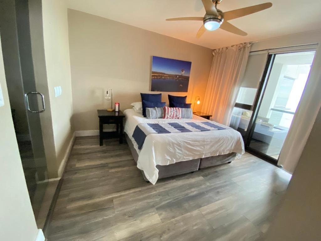 Loddey'S Self Catering Apartments - By Beach Collection Strand Bagian luar foto