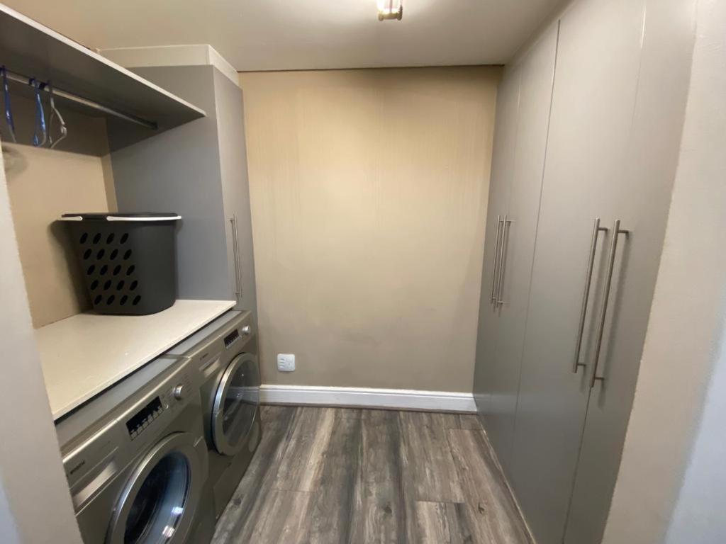 Loddey'S Self Catering Apartments - By Beach Collection Strand Bagian luar foto