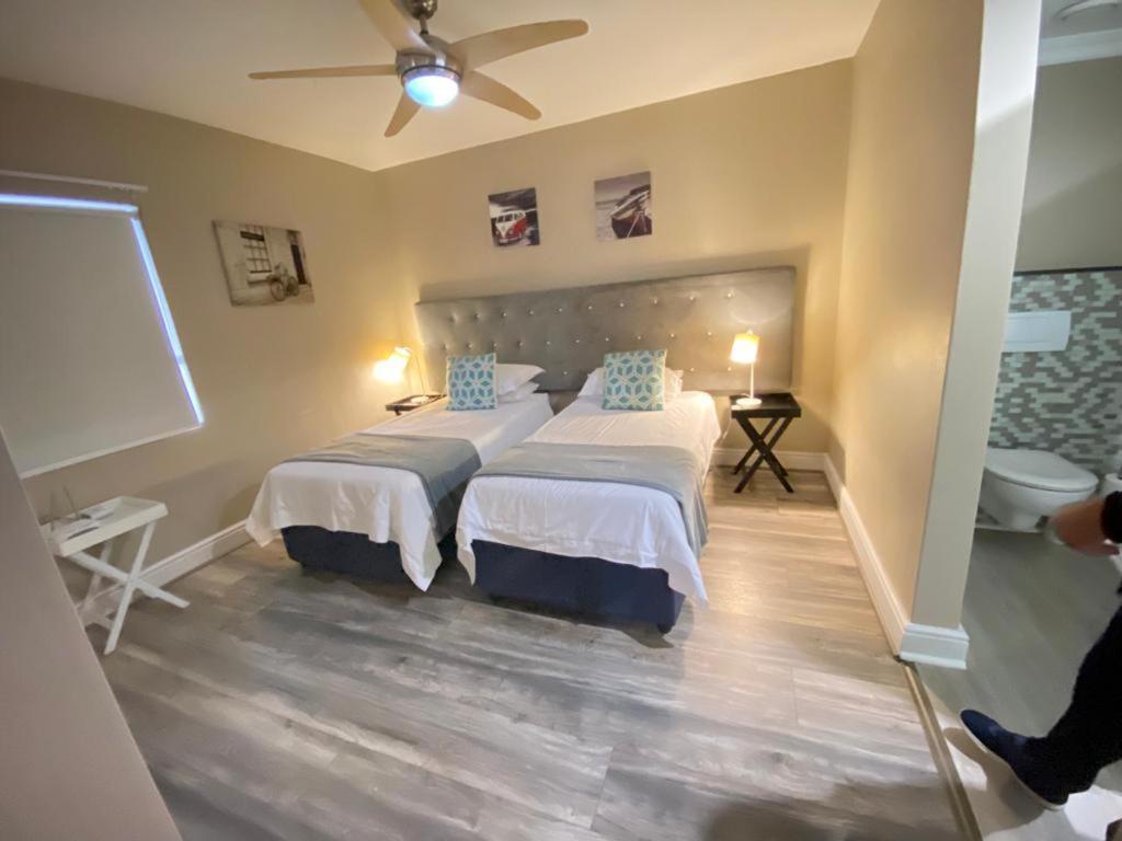 Loddey'S Self Catering Apartments - By Beach Collection Strand Bagian luar foto