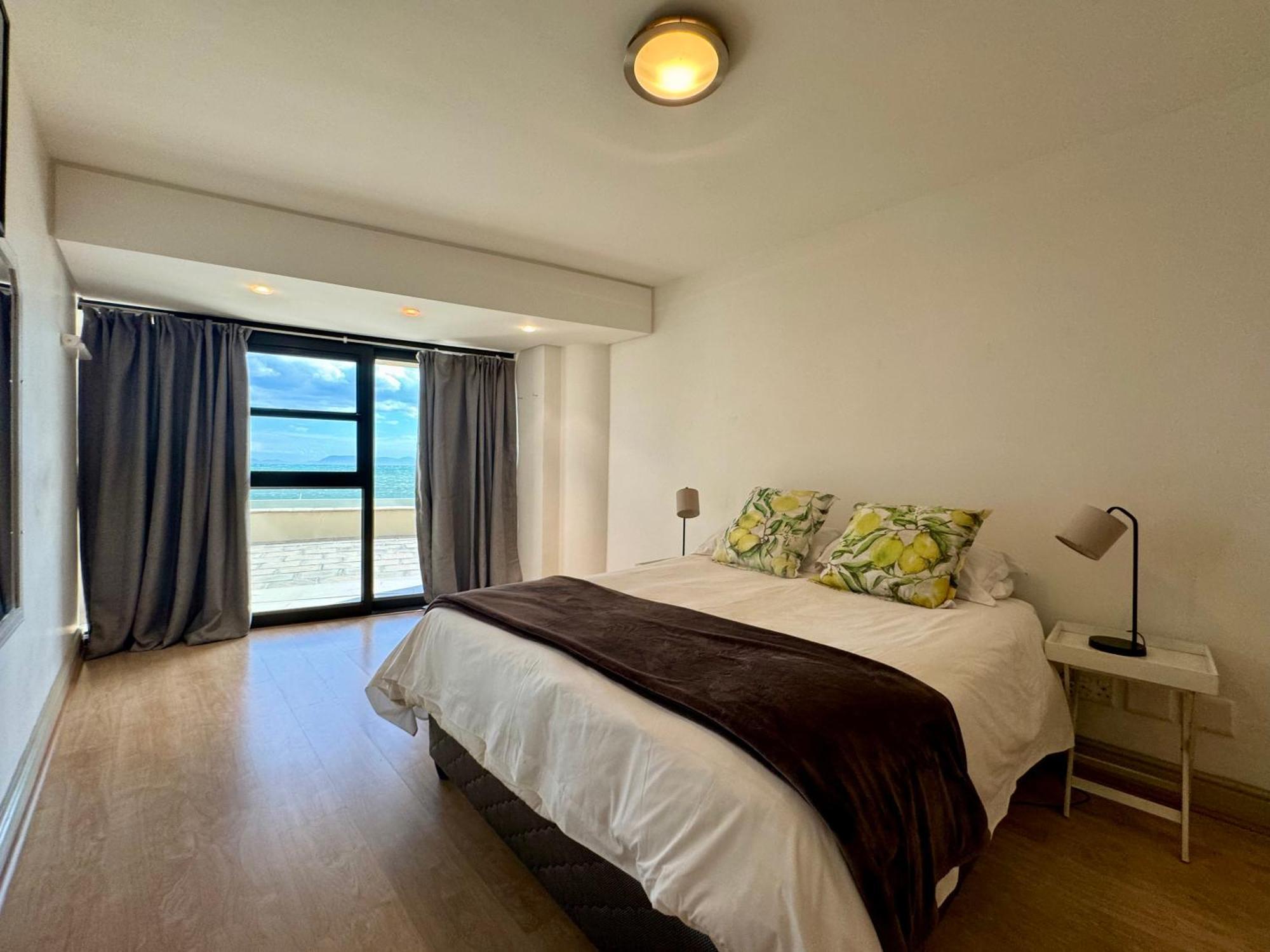 Loddey'S Self Catering Apartments - By Beach Collection Strand Bagian luar foto