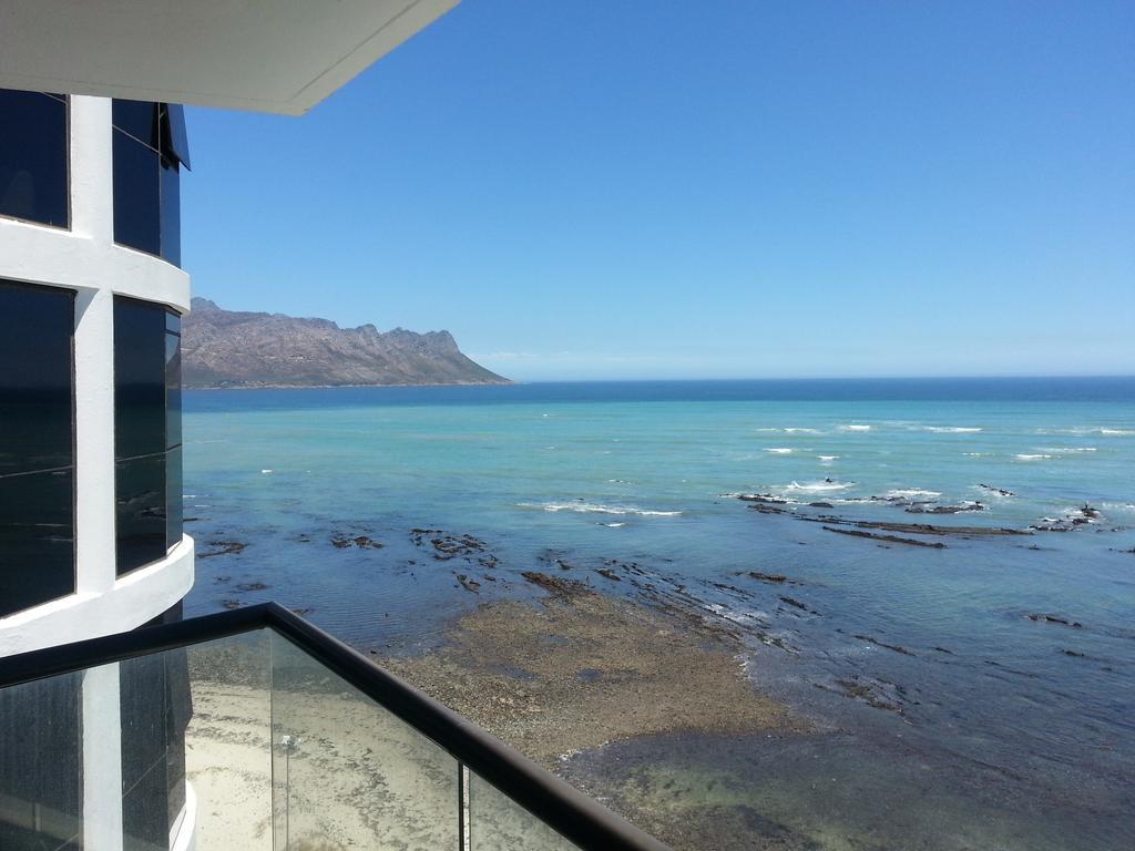 Loddey'S Self Catering Apartments - By Beach Collection Strand Ruang foto